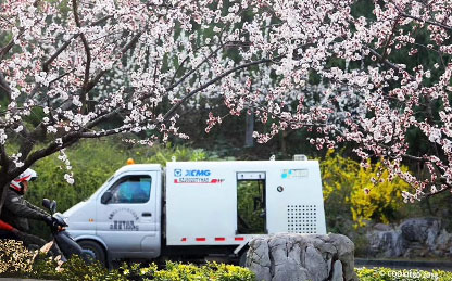 壹定发路面养护车在华东某地景物区作业