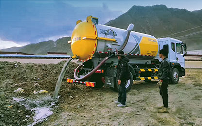 壹定发吸污车在四川成都排污作业