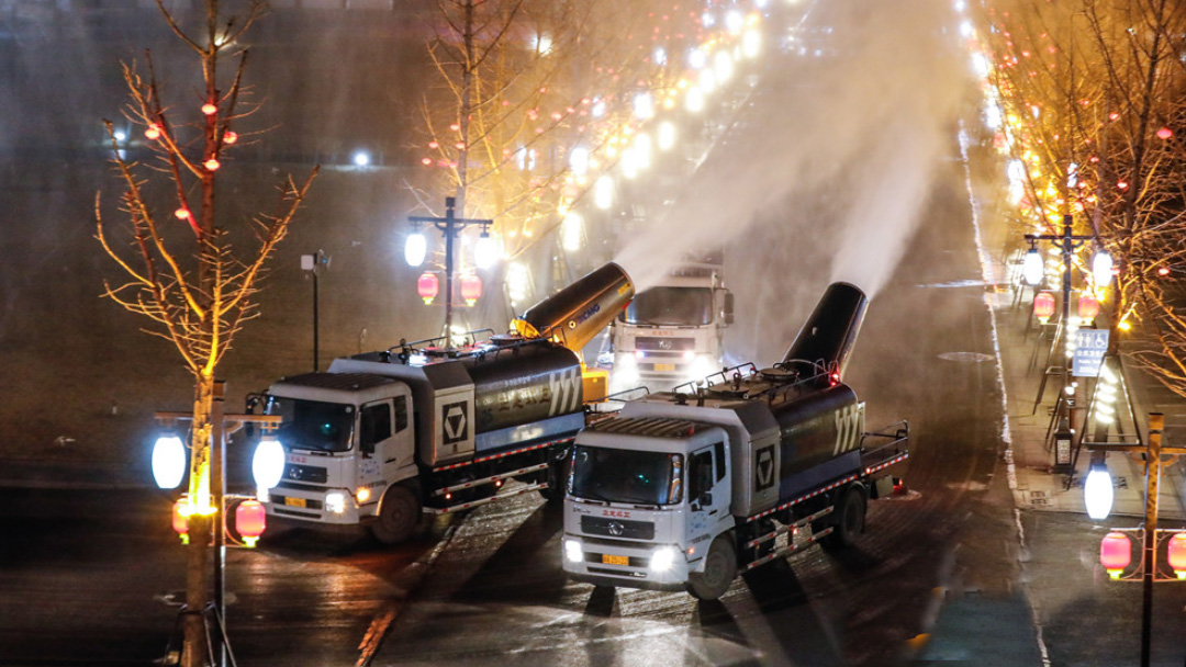 壹定发多功效抑尘车在河北正定喷洒消毒液