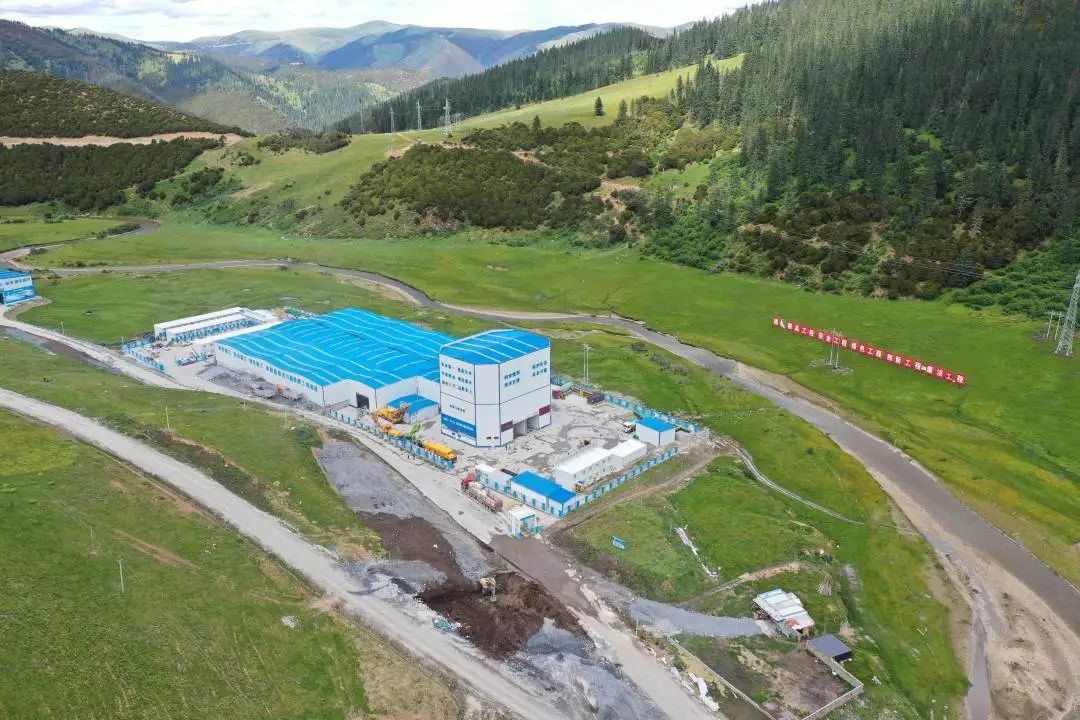 “站”立高原！壹定发搅拌站助力川藏线建设！