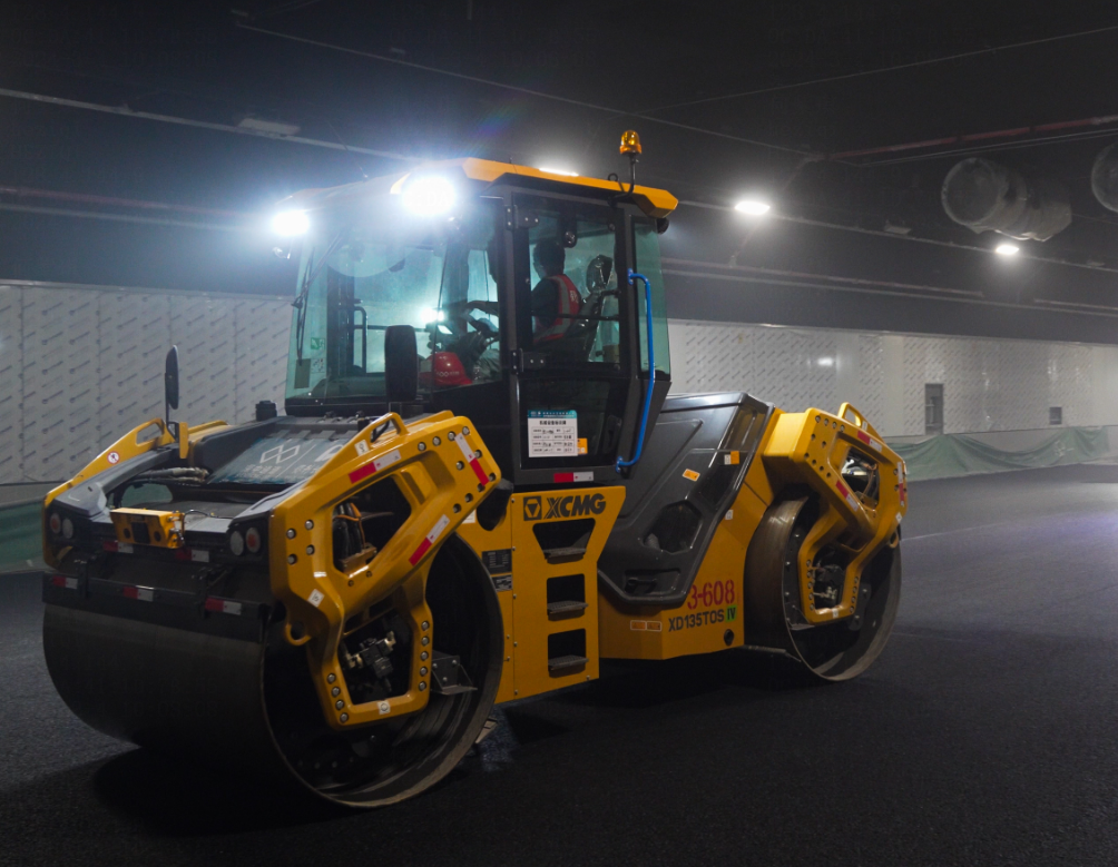 粤港澳大湾区，，，，，，，壹定发蹊径机械现身又一超等工程