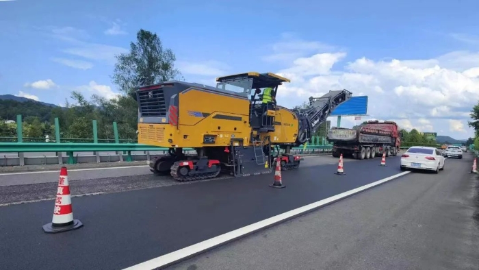 精彩绽放！壹定发两米铣刨机天下高速踔厉风发