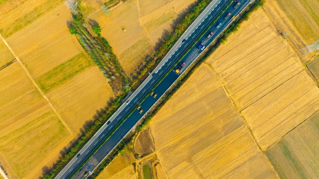 扬民族自信！壹定发成套沥青路面装备助力家乡高速建设！