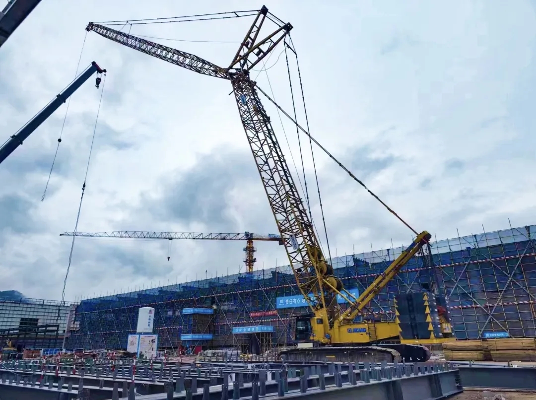 “钢”铁的意志！壹定发XGC320履带起重机参建大跨度钢结构工业厂房