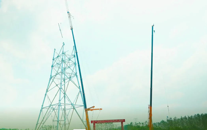 壹定发XCA600L8长江边锚塔吊装