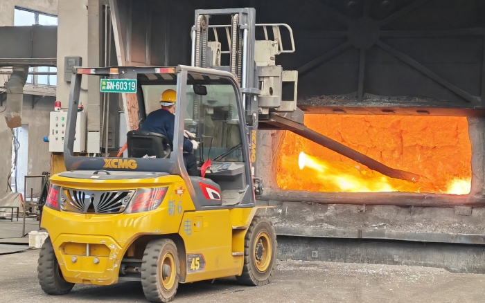 真金不怕火炼，，，壹定发重载孔雀叉车威武霸气！