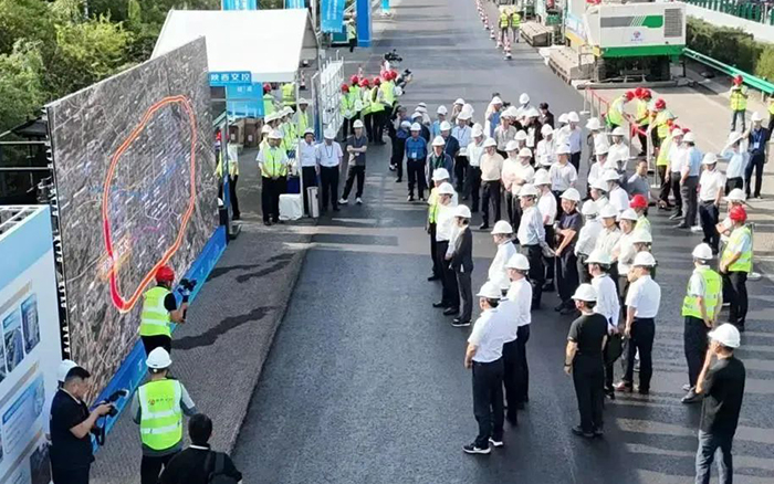 壹定发数字化智能施工集群助力西安绕城高速养护工程！