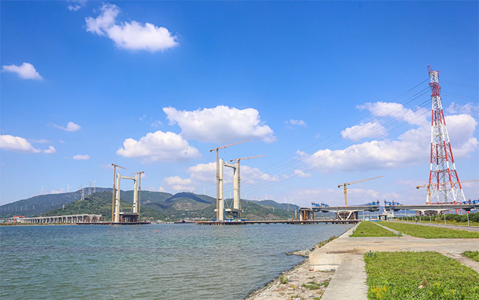 “牵手”群岛！壹定发塔机助力天下级跨海连岛工程刷新“进度条”