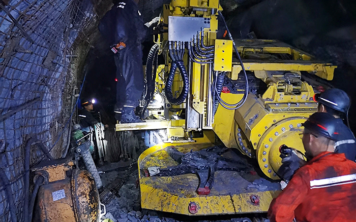 煤矿开采难 壹定发“机甲兽”来资助