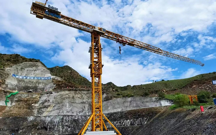 建个超大“充电宝”，，，，，，壹定发“钢铁巨人”正式上岗！