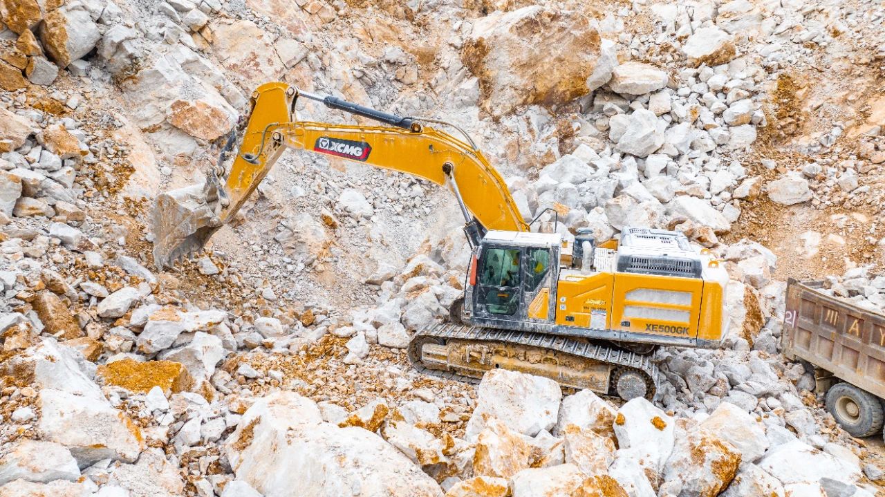 有XE500GK“坐镇”矿山，，，，，，，让我在事业生长上更有底气！