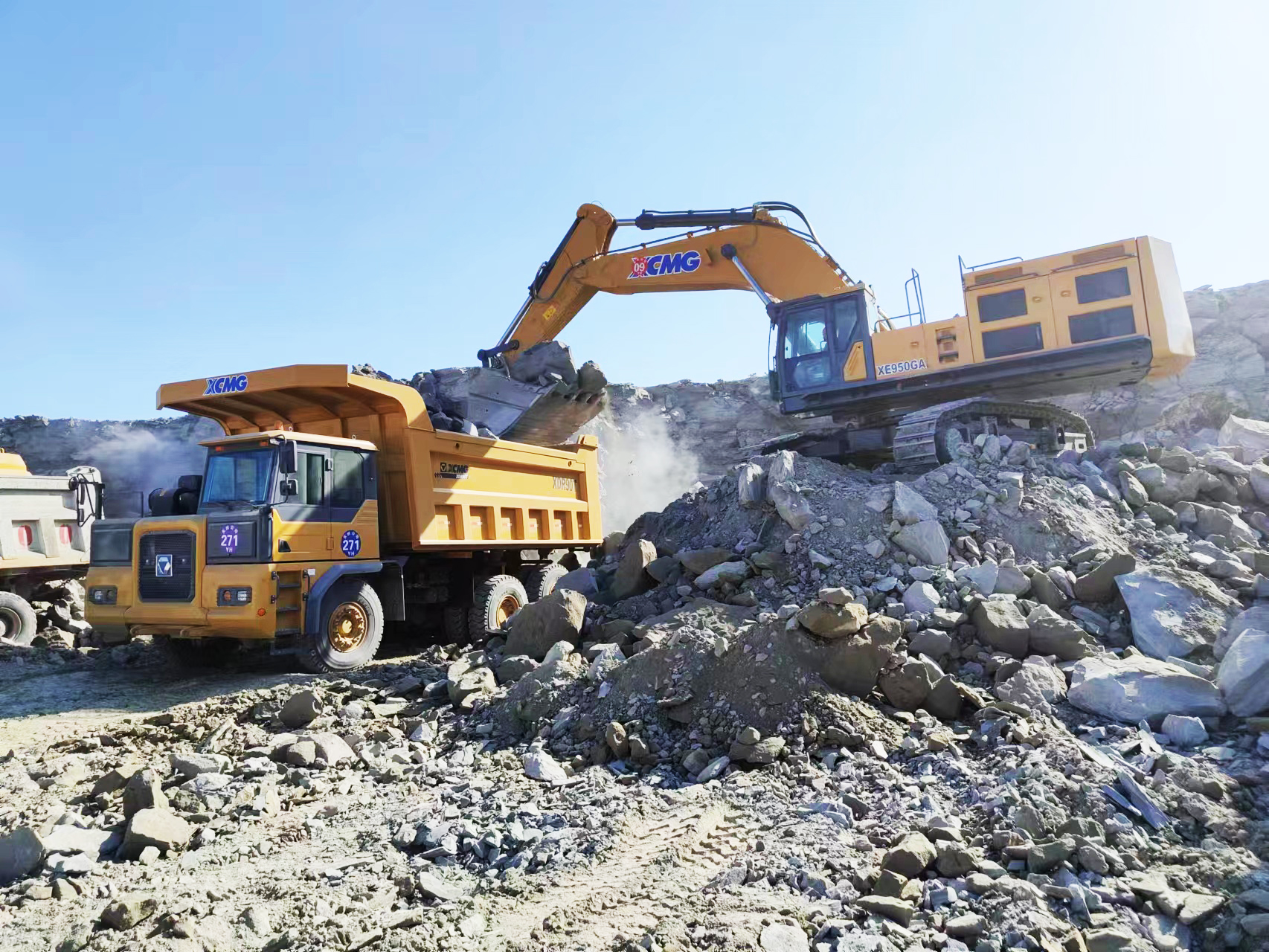 “黄金同伴”—XE950GA与XDR90完善组合，，，，，，，高效赋能矿山开采