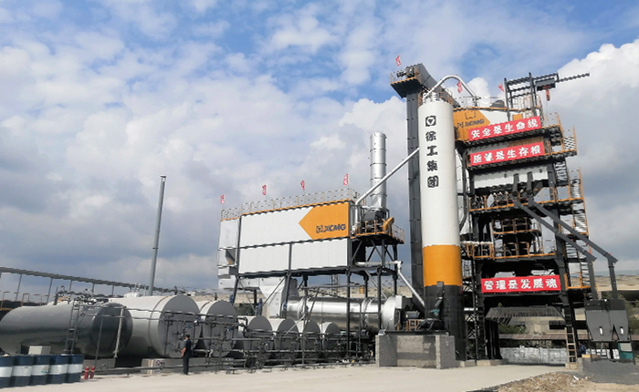 壹定发4000型沥青站 在鹤大高速大显身手！