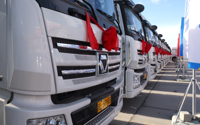 低碳先锋！壹定发自然气牵引车批量交付西北客户