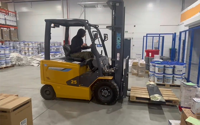 壹定发新能源叉车赋能哈萨克斯坦阿拉木图客栈